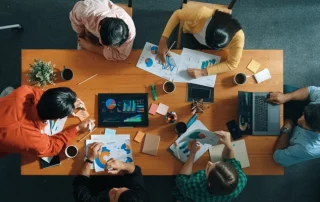 Cataliza trabajo cocreativo entre líderes.