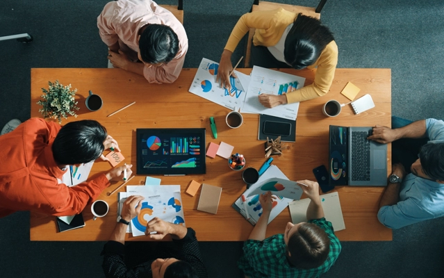 Cataliza trabajo cocreativo entre líderes.